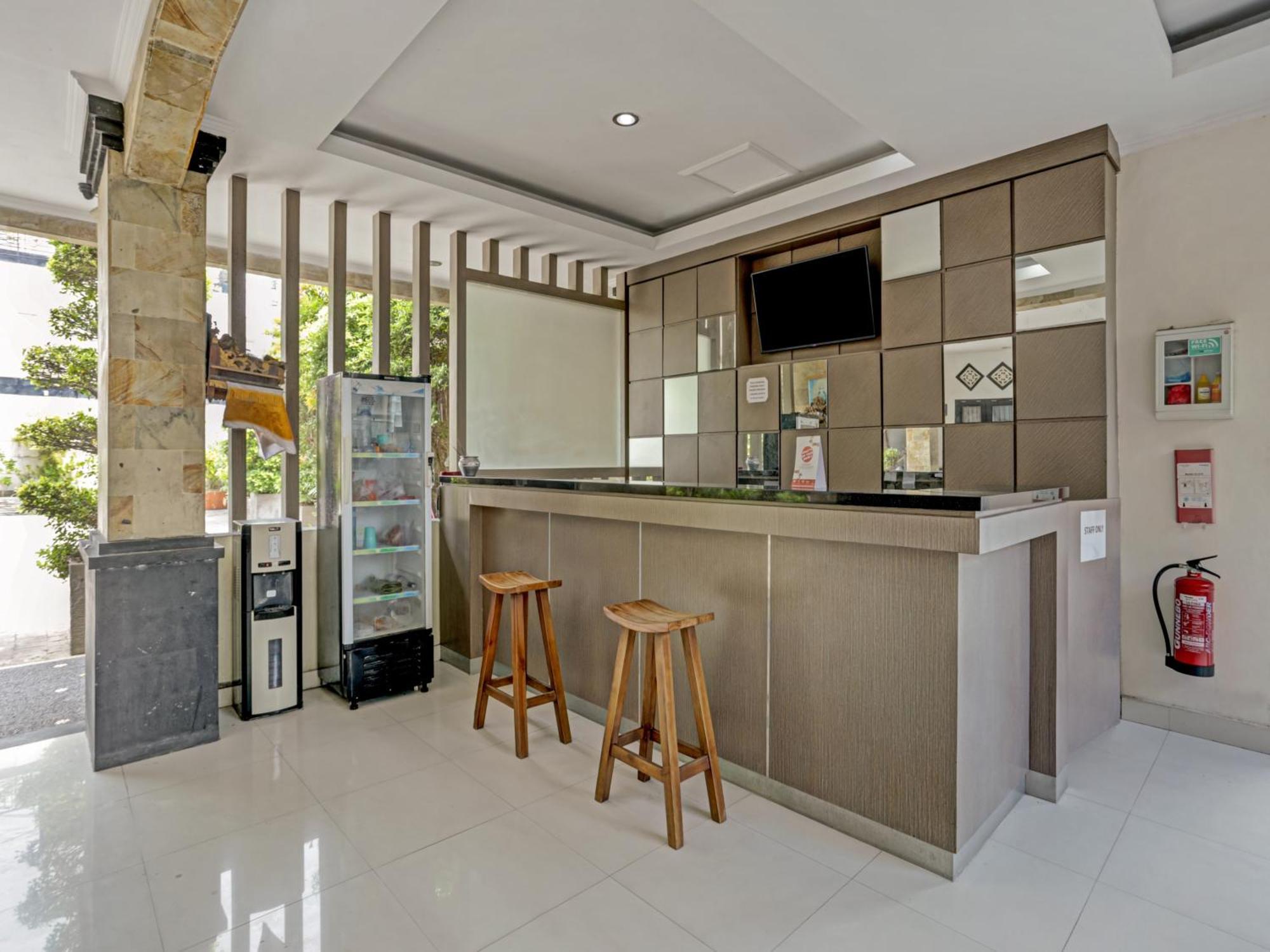 Super Oyo 3904 Kiki Residence Bali Legian Esterno foto