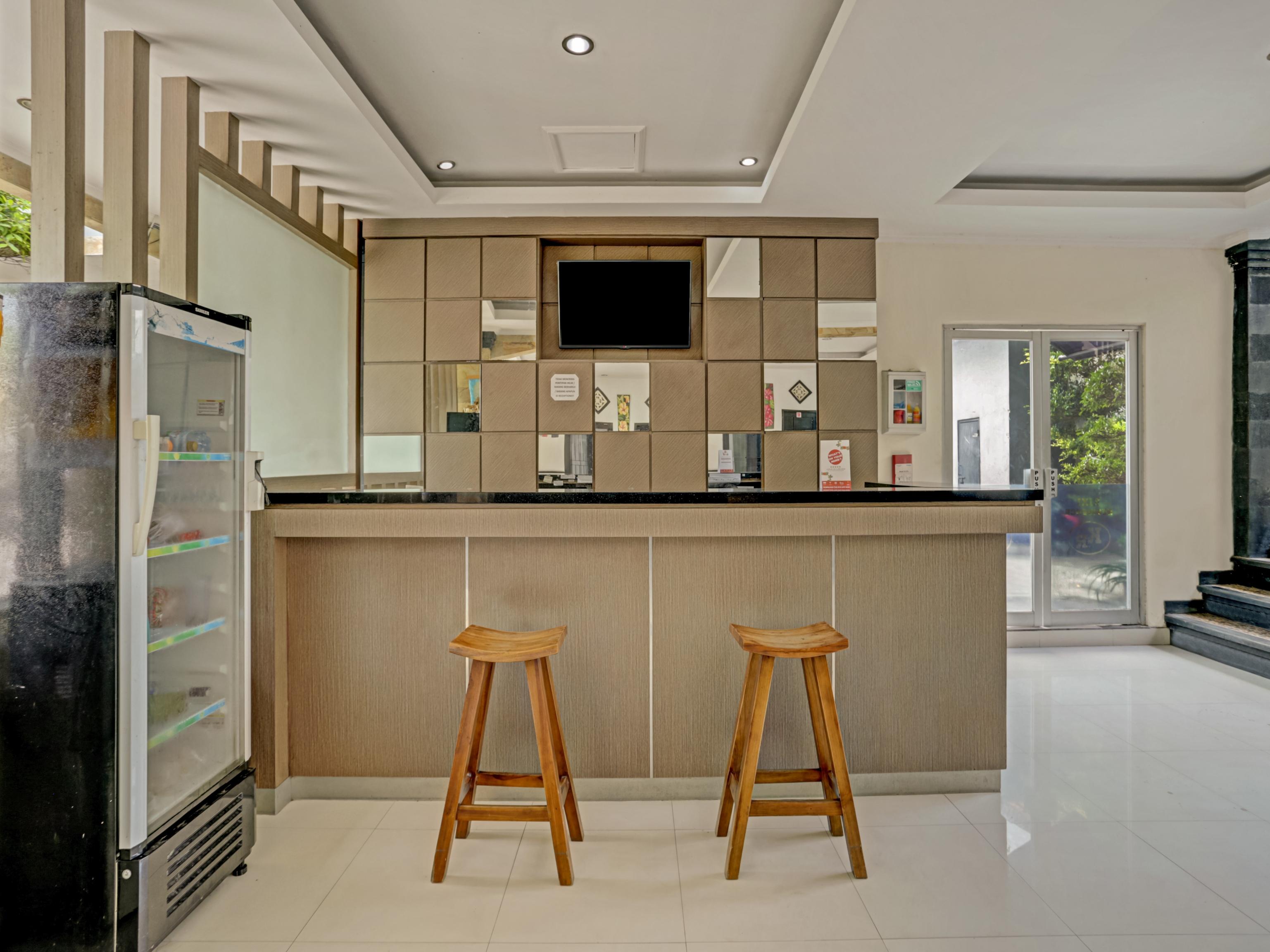 Super Oyo 3904 Kiki Residence Bali Legian Esterno foto